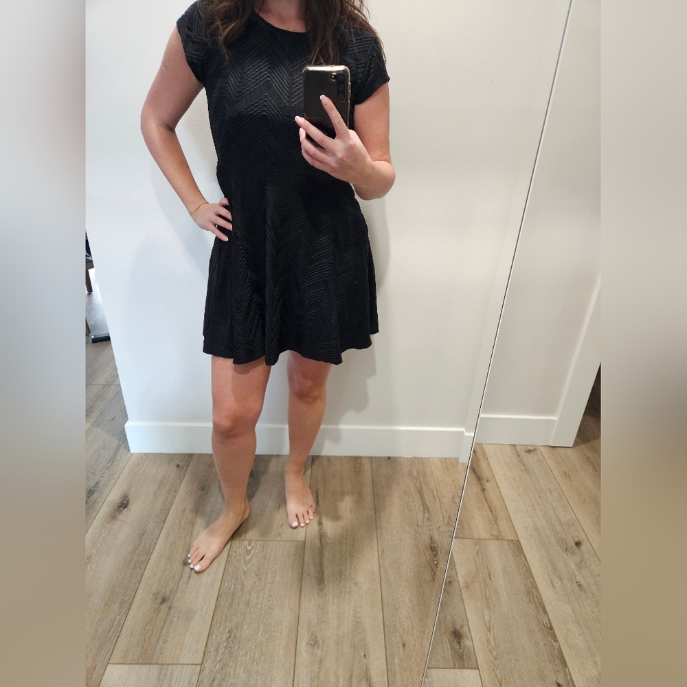 Candie's Black Sheath Midi Dress Crew Neck Short Sleeve
